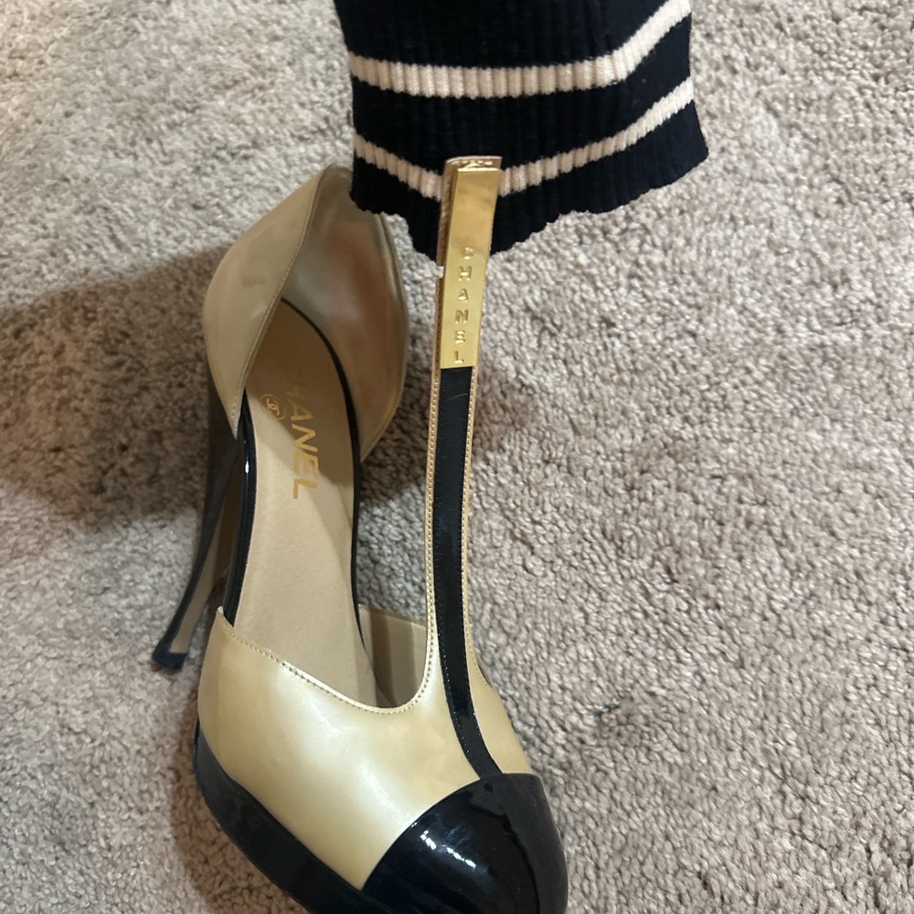 CHANEL RUNWAY- LIMITED - EDITION COLLECTION